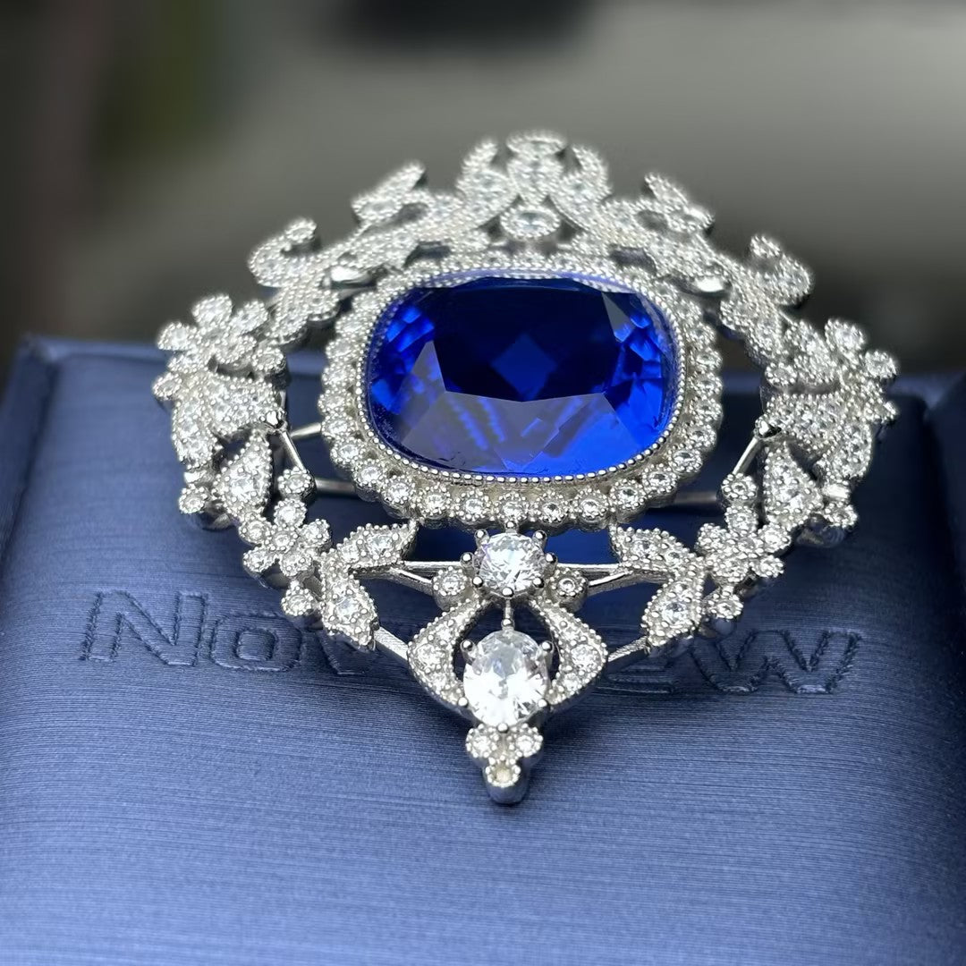 20Ctw cushion-cut blue gemstone exquisite vintage brooch