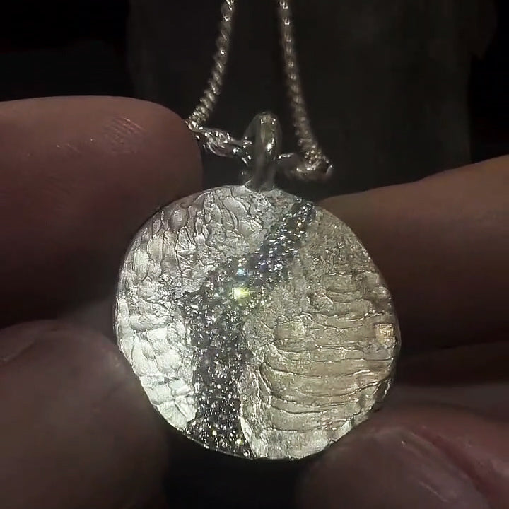 Unique textured vintage pendant necklace