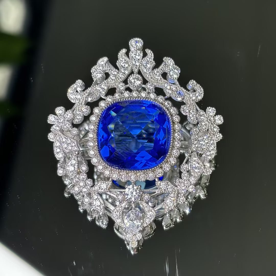 20Ctw cushion-cut blue gemstone exquisite vintage brooch