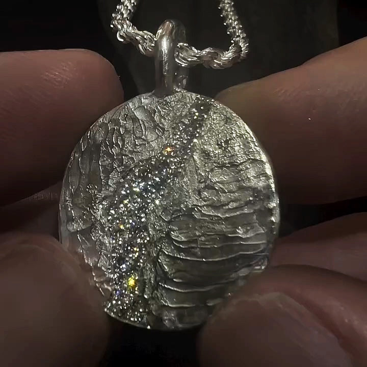 Unique textured vintage pendant necklace
