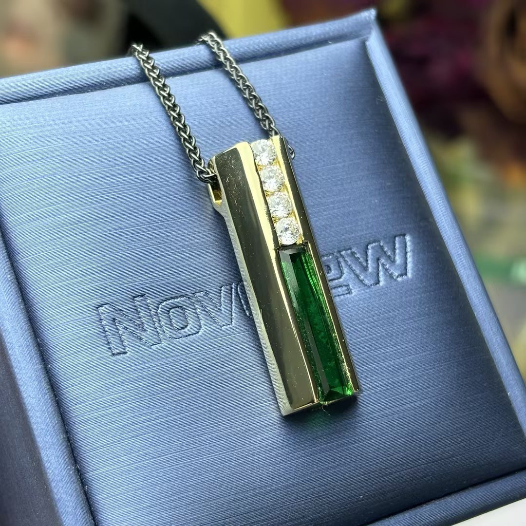 8Ctw Emerald Rectangular Gemstone Simple Pendant Necklace