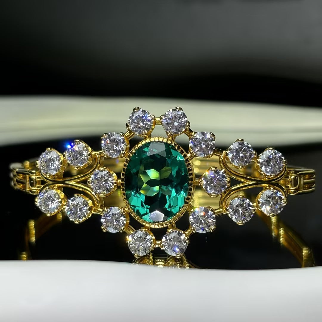 7.25Ctw Vintage Exquisite Emerald Bracelet