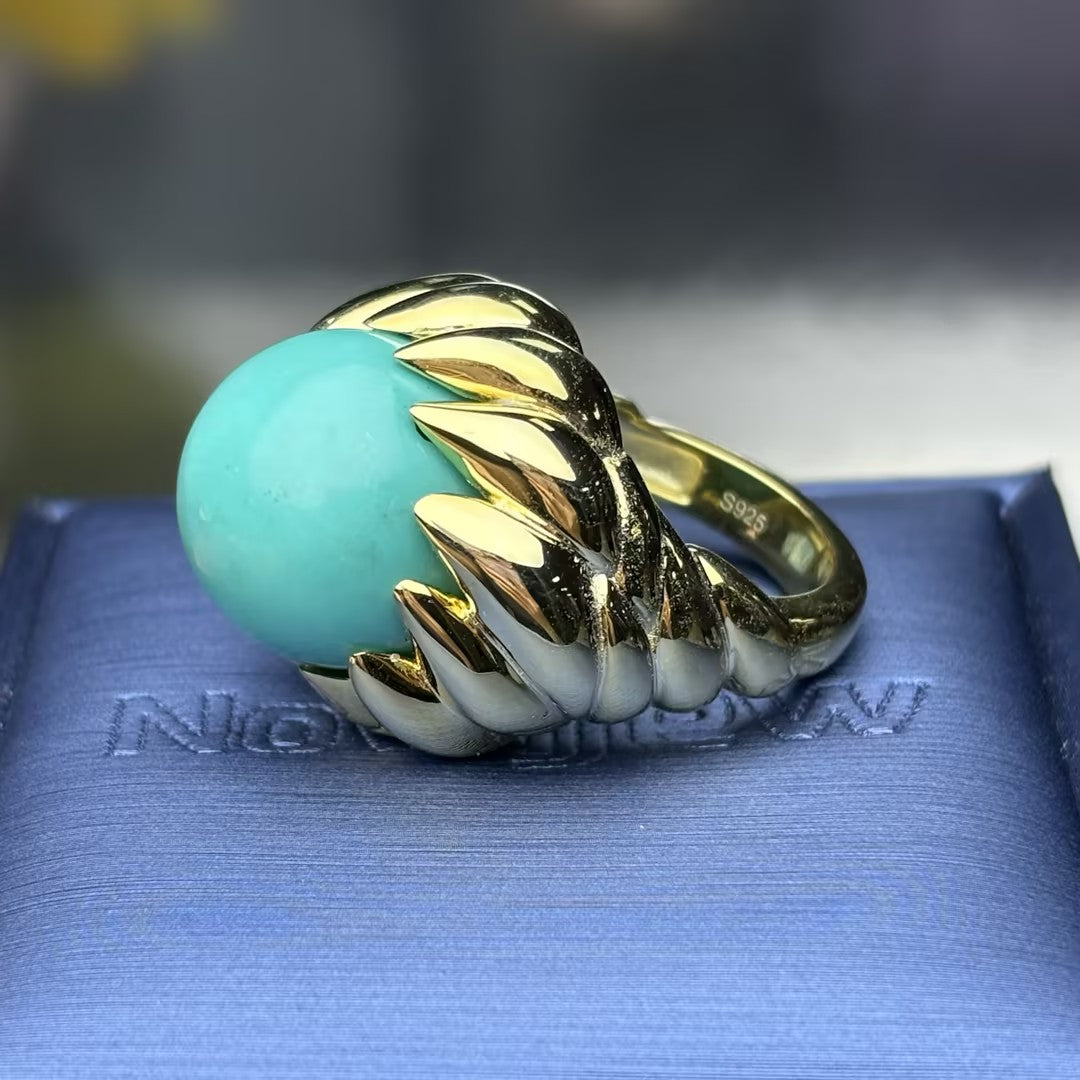 18Ct exquisite turquoise cocktail ring