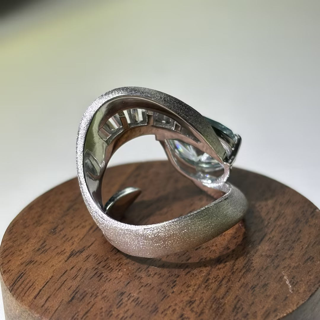 4Ctw Pear-shaped and rectangular gemstone rings