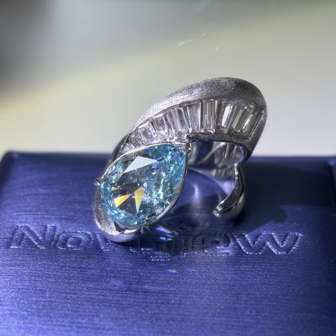 4Ctw Pear-shaped and rectangular gemstone rings