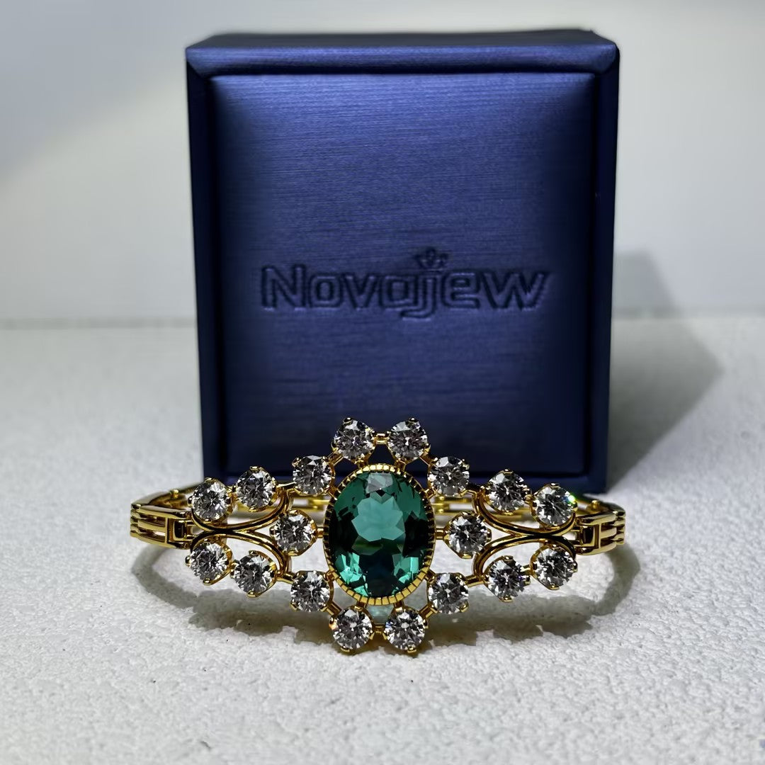 7.25Ctw Vintage Exquisite Emerald Bracelet