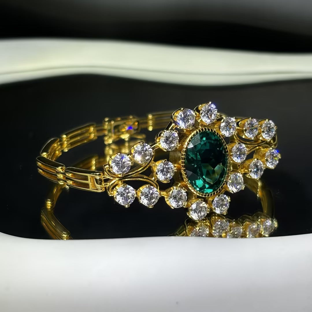 7.25Ctw Vintage Exquisite Emerald Bracelet
