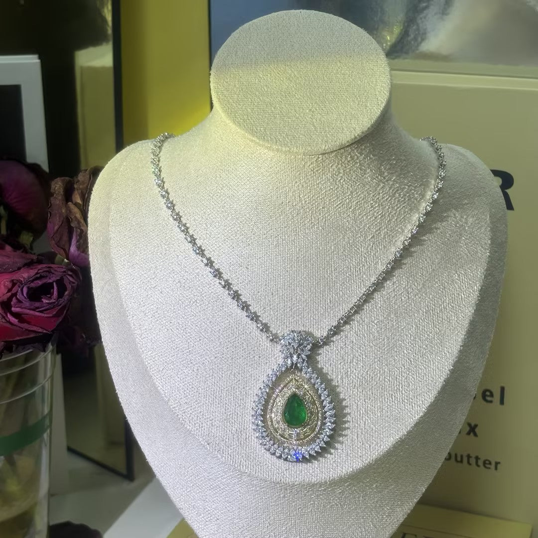 Multi-cut emerald pear-shaped multi-layer pendant necklace
