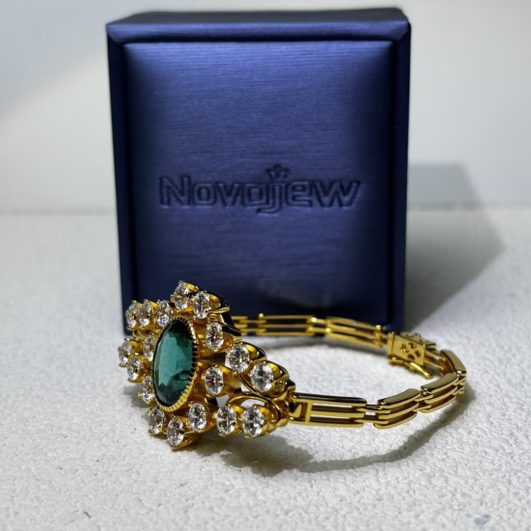 7.25Ctw Vintage Exquisite Emerald Bracelet