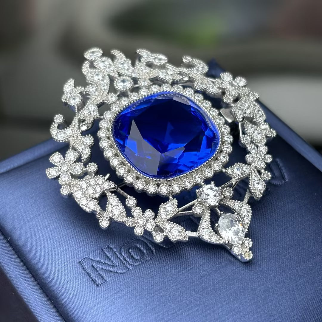 20Ctw cushion-cut blue gemstone exquisite vintage brooch
