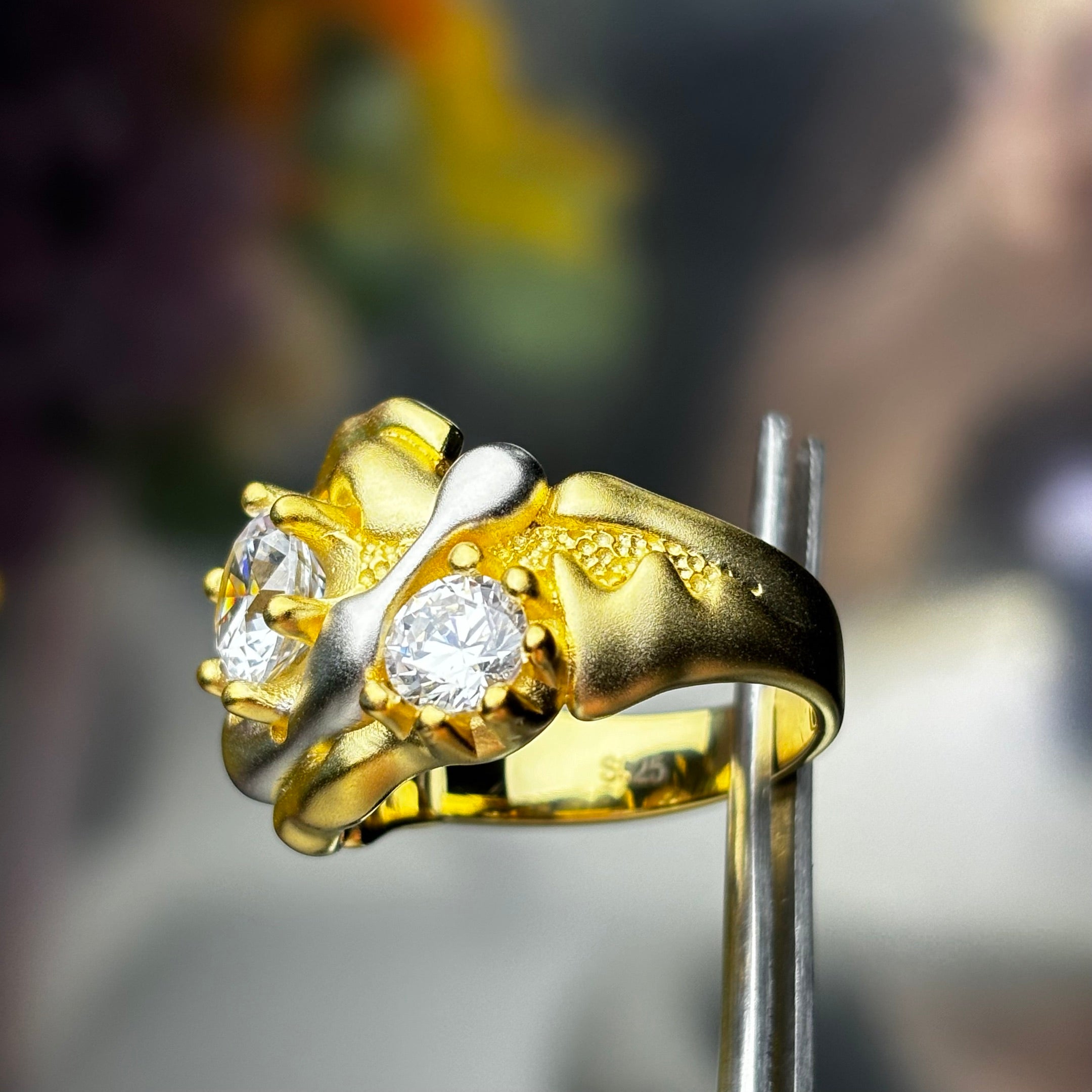 2.0Ctw Round Cut Gemstone Irregular Art Ring
