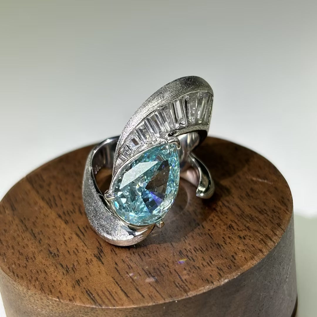 4Ctw Pear-shaped and rectangular gemstone rings