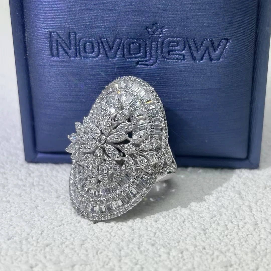 5.03Ctw Rectangular marquise-shaped gemstone cluster with oval halo ring