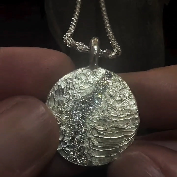 Unique textured vintage pendant necklace