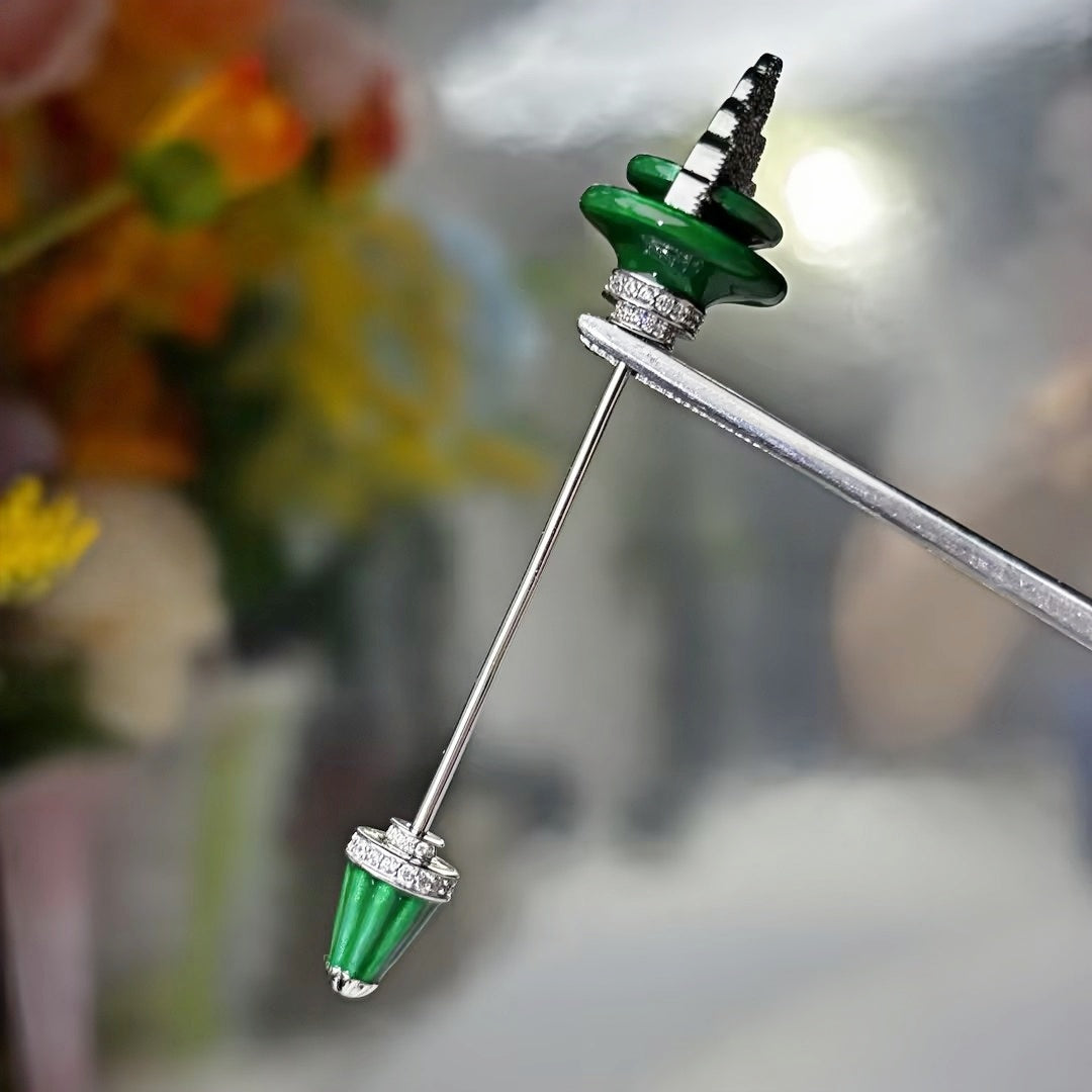 1.0Ctw Art Deco style fountain-shaped gemstone brooch