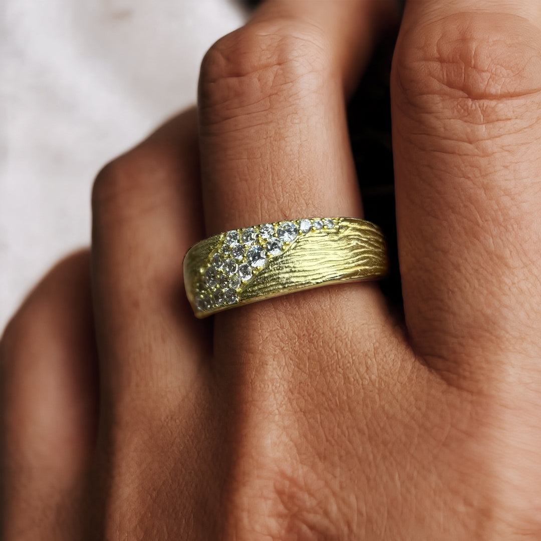 1.0Ctw Gemstone Vintage Finish Eternity Breaker Men's Ring Band