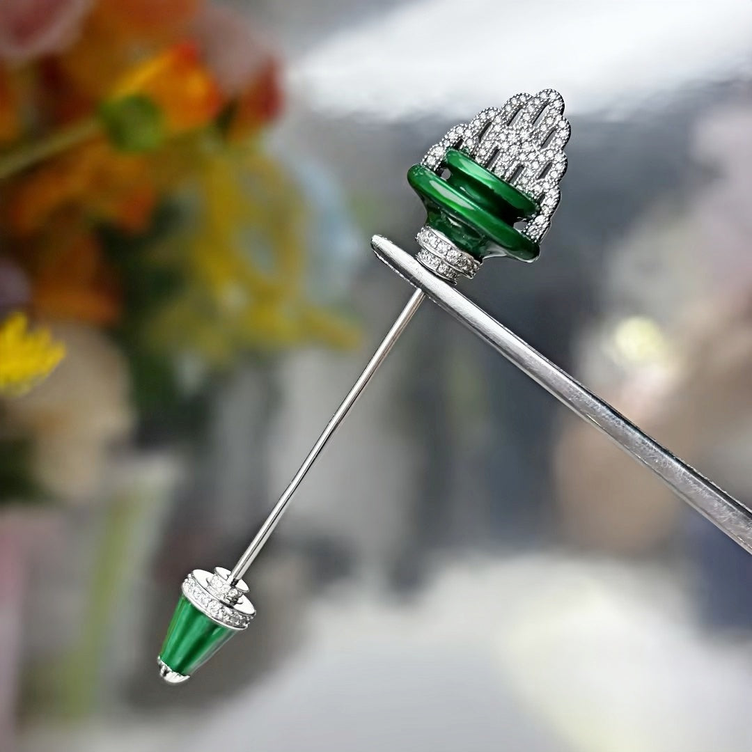1.0Ctw Art Deco style fountain-shaped gemstone brooch