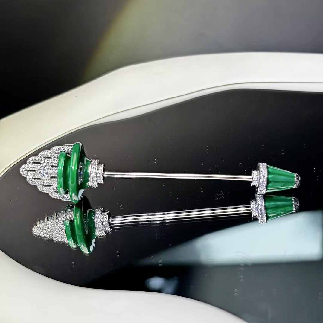 1.0Ctw Art Deco style fountain-shaped gemstone brooch