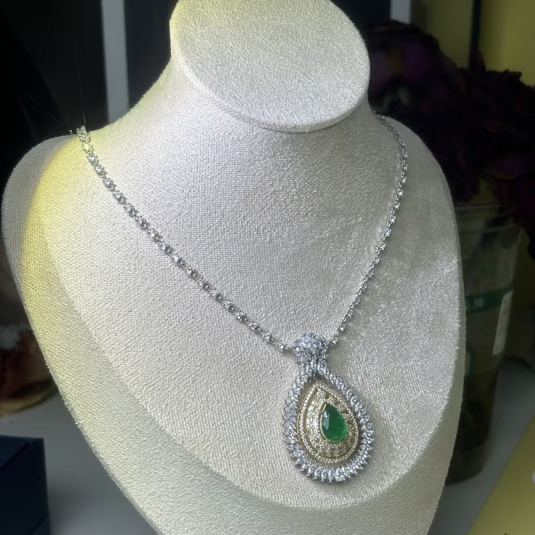 Multi-cut emerald pear-shaped multi-layer pendant necklace