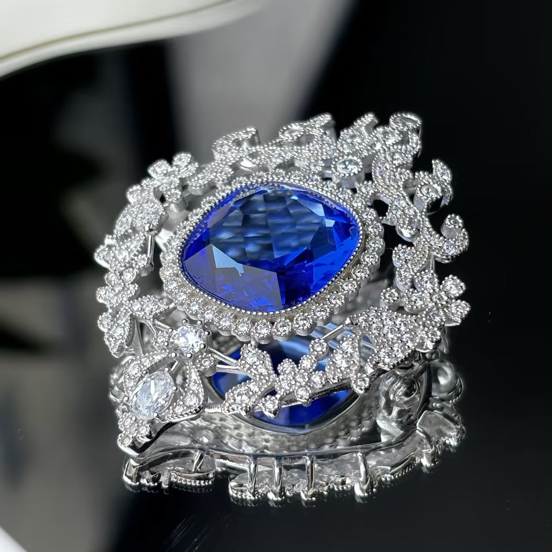 20Ctw cushion-cut blue gemstone exquisite vintage brooch