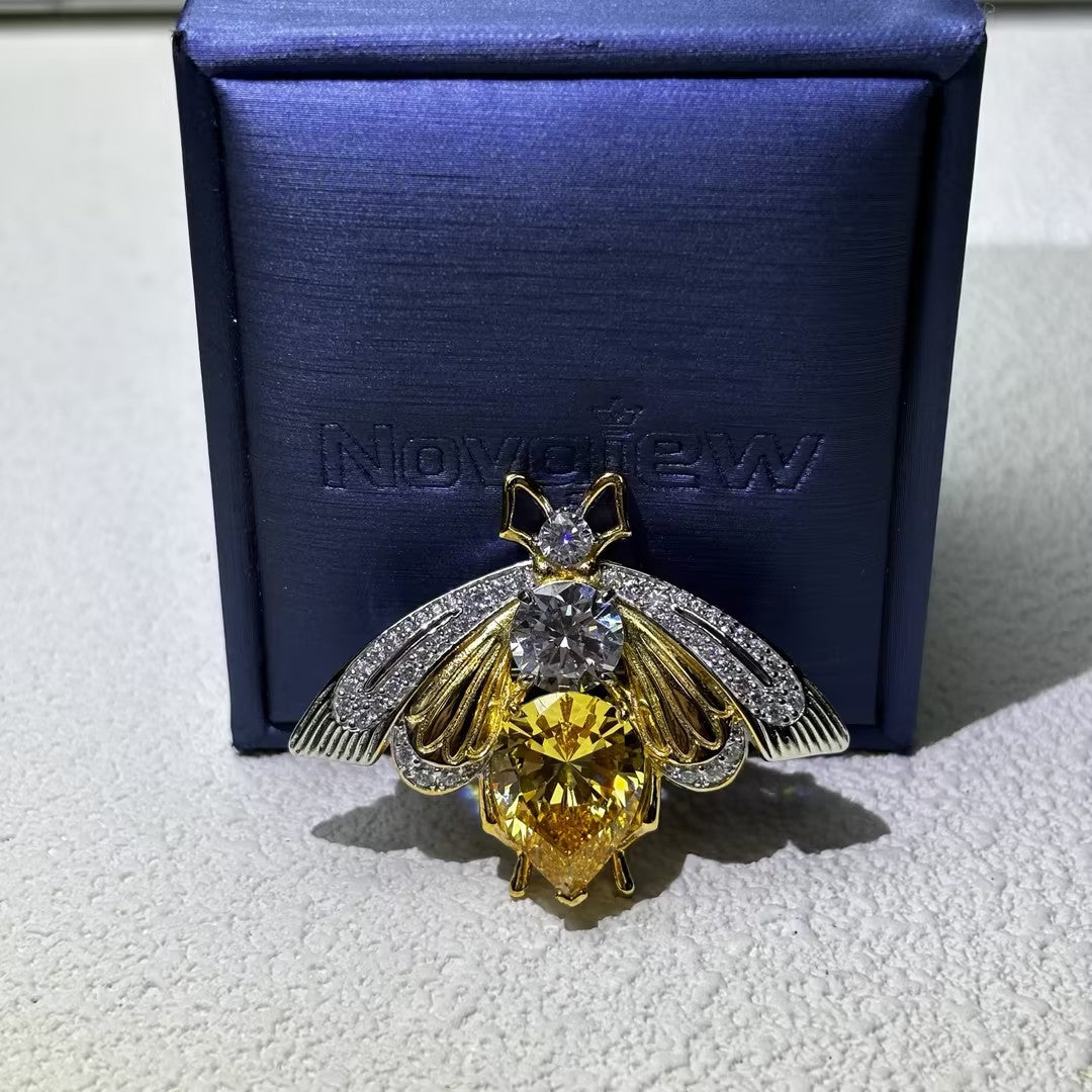 11.02Ctw Pear-shaped cut vintage-style vibrant yellow gemstone bee brooch