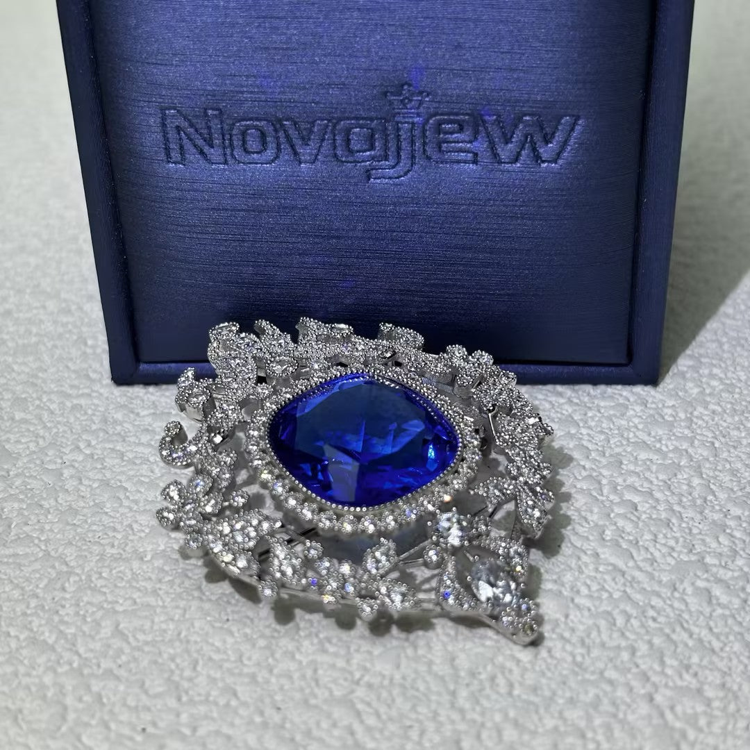20Ctw cushion-cut blue gemstone exquisite vintage brooch