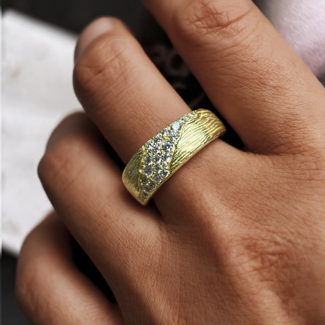 1.0Ctw Gemstone Vintage Finish Eternity Breaker Men's Ring Band