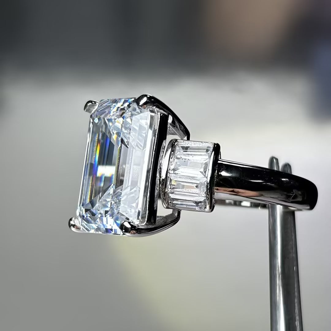 6.0Ctw Emerald Sparkling Gemstone Engagement Ring