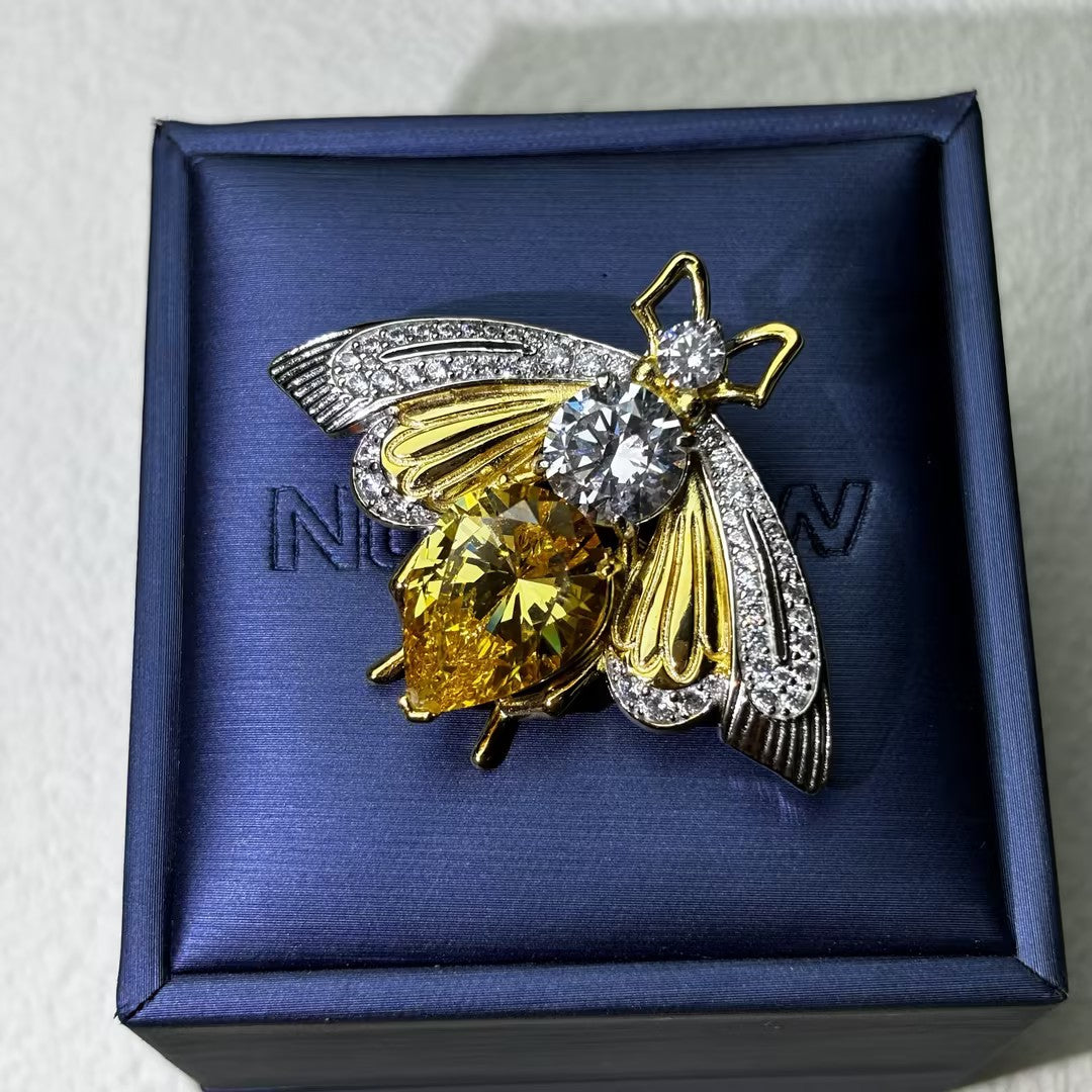 11.02Ctw Pear-shaped cut vintage-style vibrant yellow gemstone bee brooch