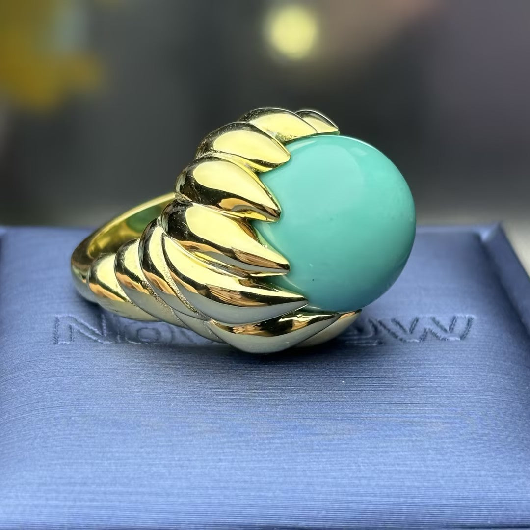 18Ct exquisite turquoise cocktail ring