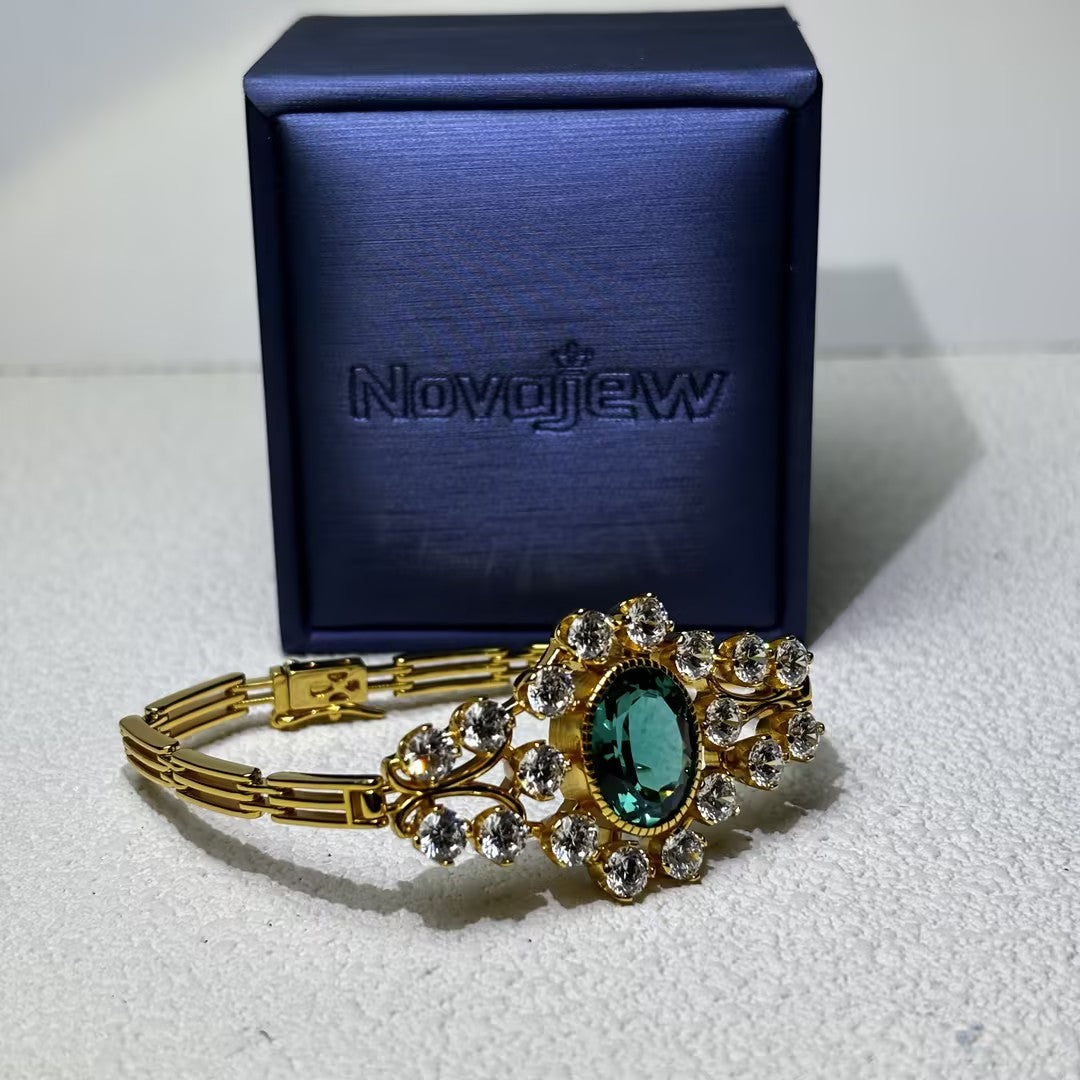 7.25Ctw Vintage Exquisite Emerald Bracelet