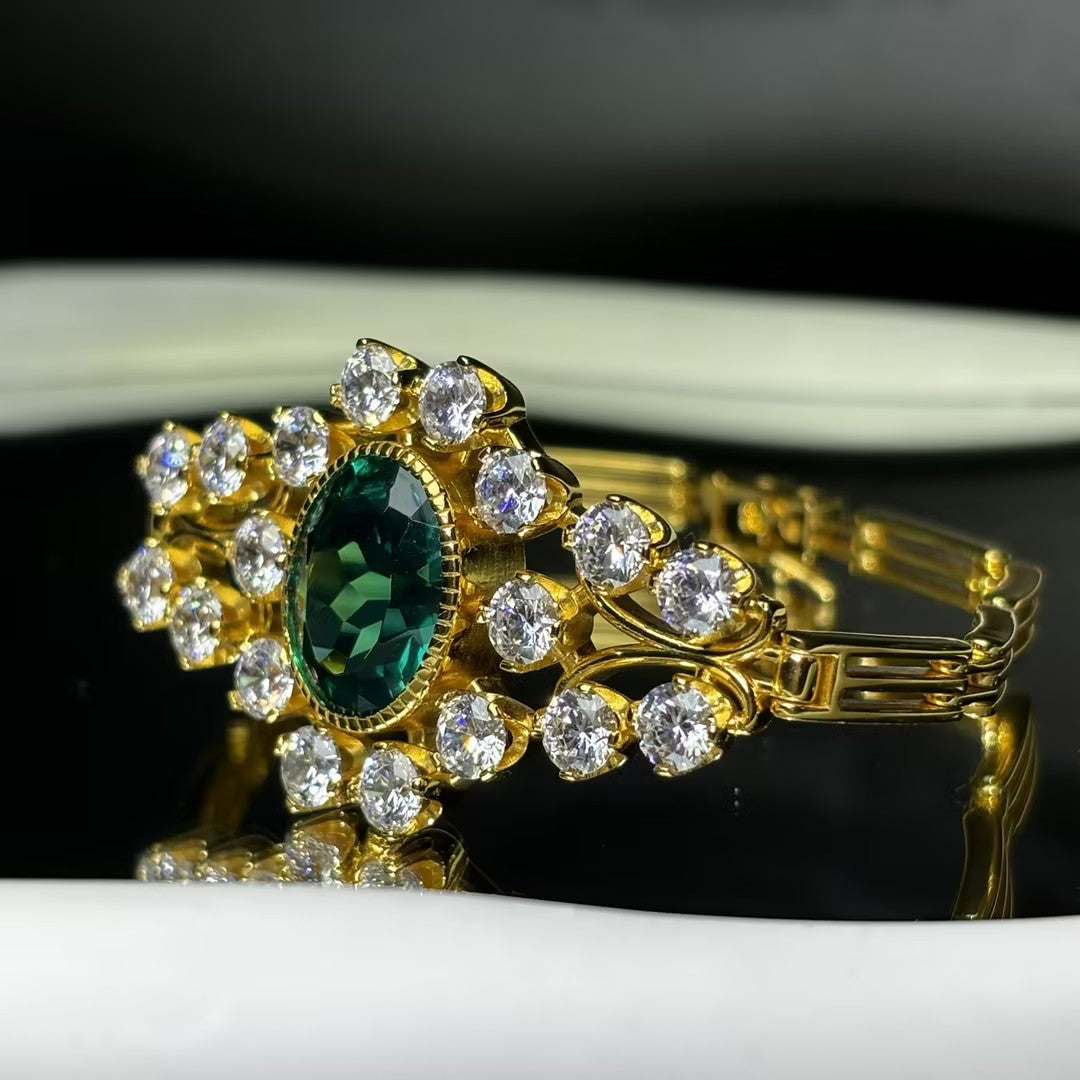 7.25Ctw Vintage Exquisite Emerald Bracelet