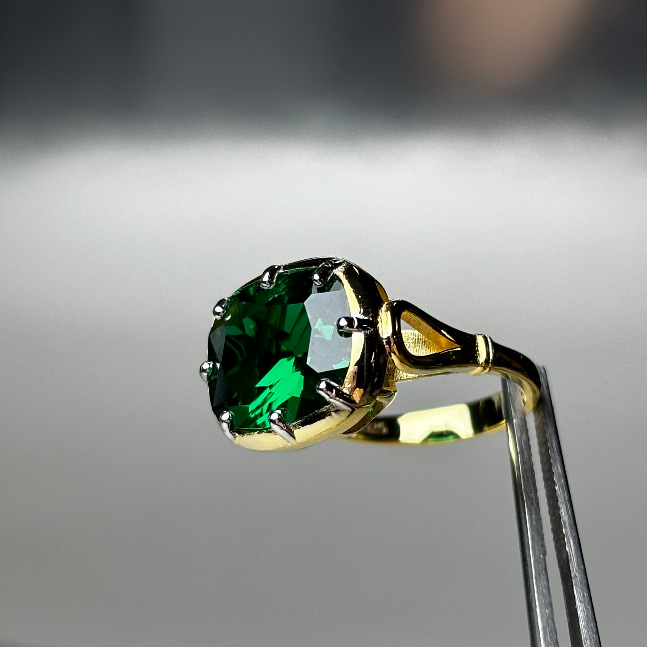 4.5Ct Solo Cushion-Cut Emerald Engagement Ring